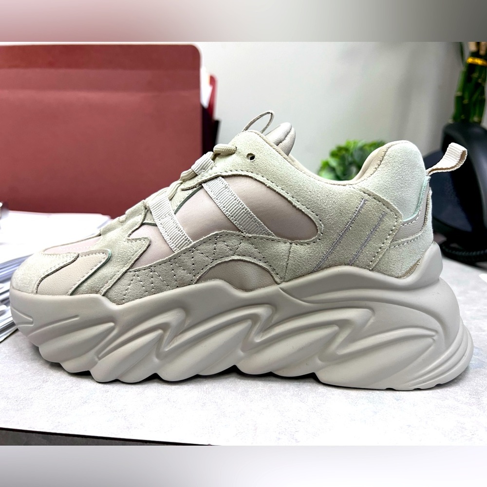 Madden Girl size 7 sneakers